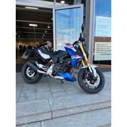 BMW F 900 R vier Pakete mit Remus Sportauspuff