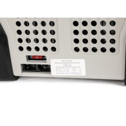 Caja refrigeradora con compresor MR040